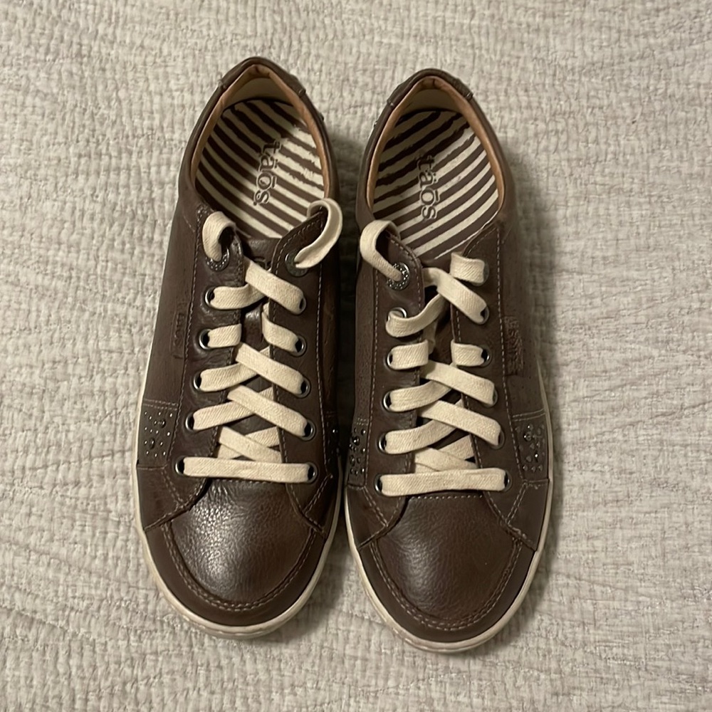NEW Taos leather freedom sneaker brown size 7 NEW